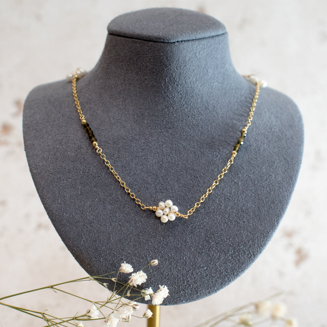 Collar Tres Flores Olivina