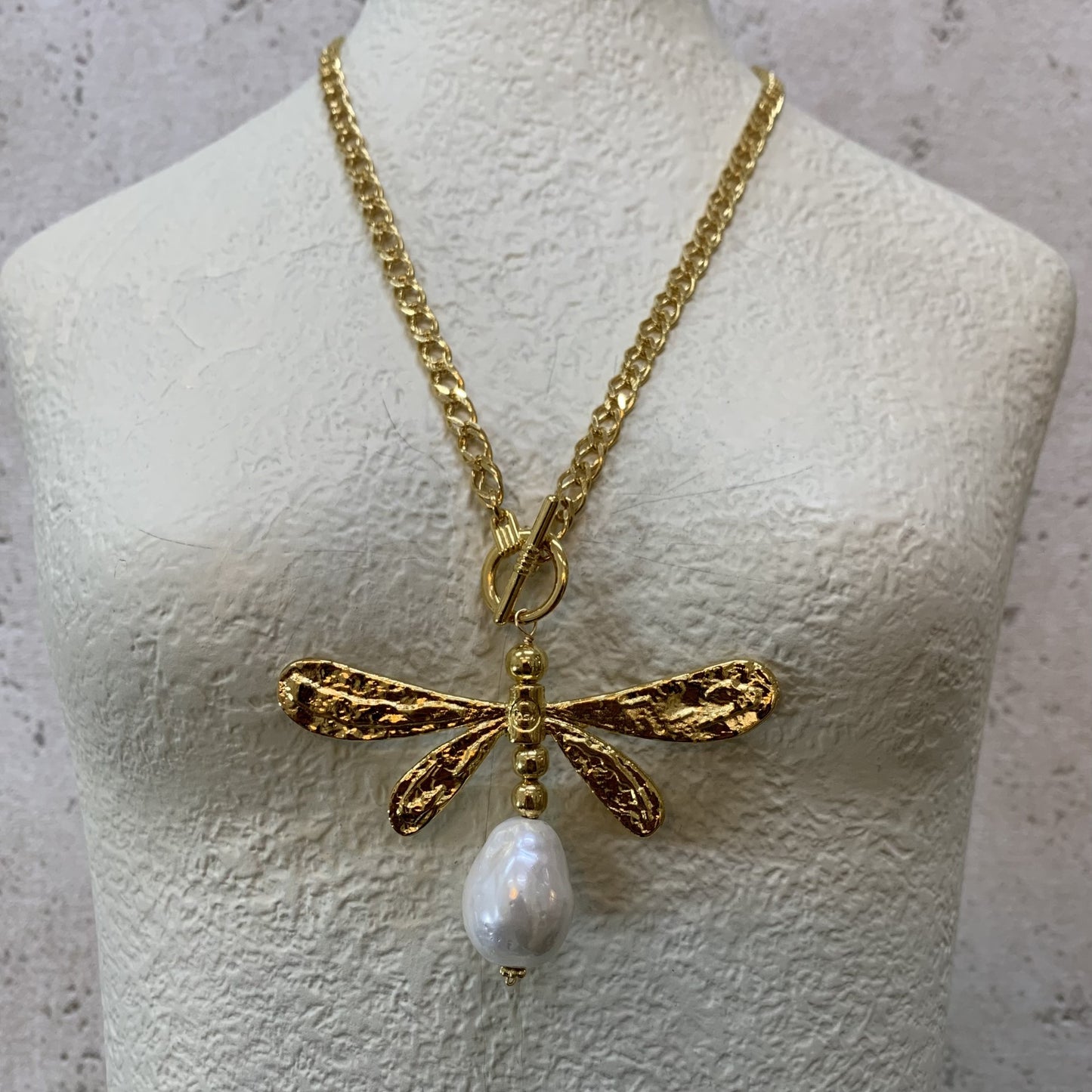 Collar libélula perla barroca