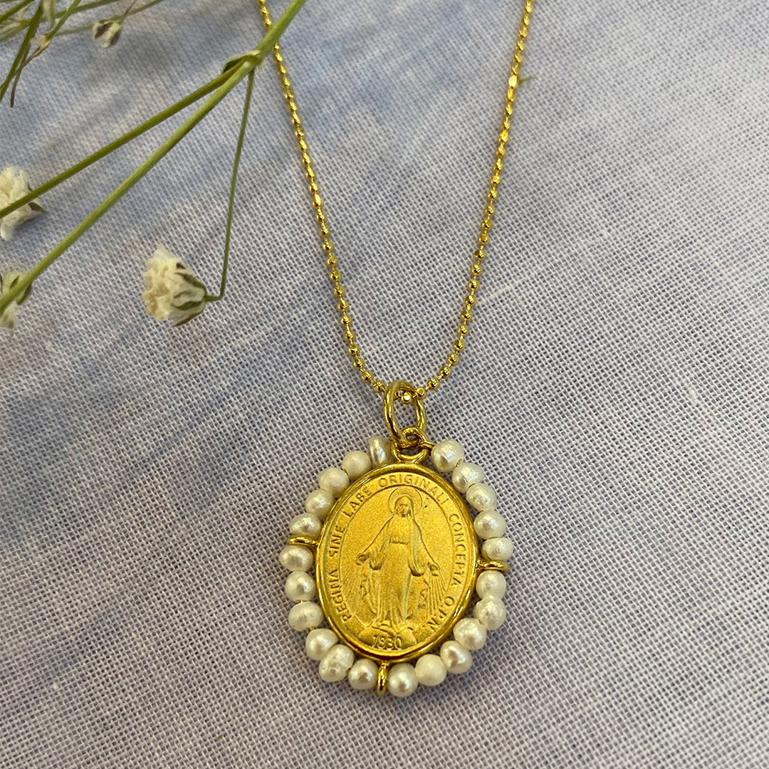 Collar Cucamona Virgen Milagrosa con Perlas