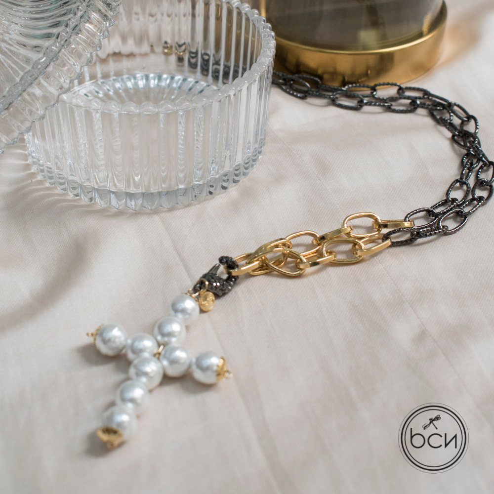 Collar cruz blanca cadena bicolor (60cm)