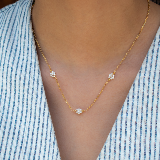 Collar tres flores perlas